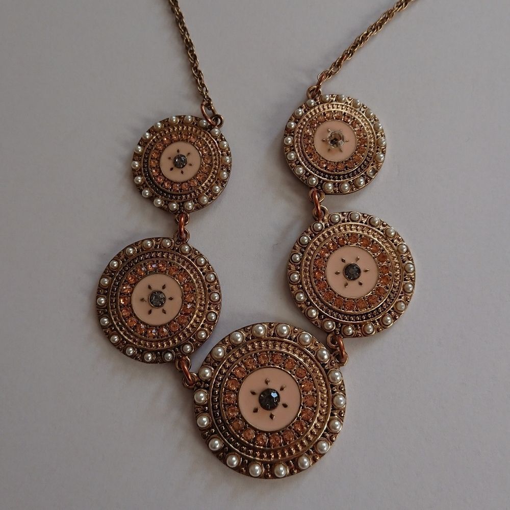 H & M Golden tone with faux pearls necklace - Picture 5 of 6